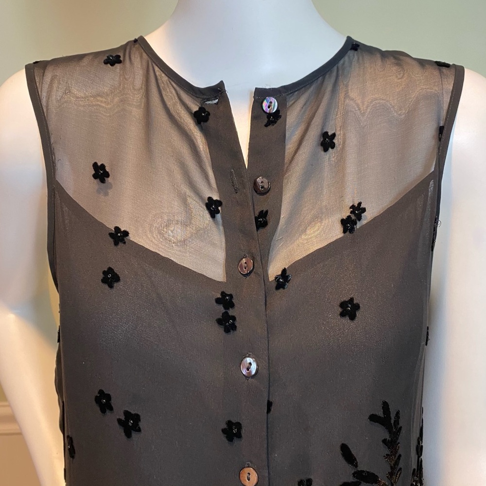 Silk Club Collection Sleeveless Button Up Silk/Rayon Sleeveless Top - Picture 3 of 13